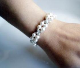 Hugs and Kisses Pearl Bridal Bracelet