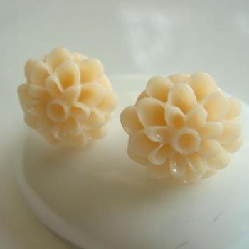 Pretty Pale Peach Dahlia Flower Girl Stud Earrings